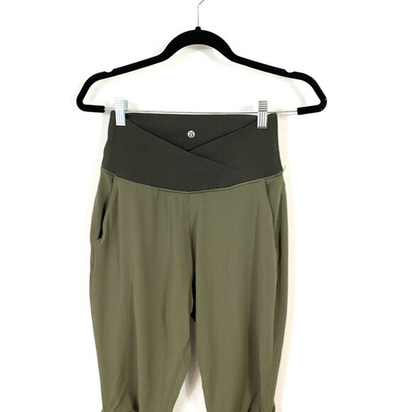 🛑 Lululemon Sunset Salutation Crop Army Olive Green White Snake Print Size 8 - Picture 5 of 10